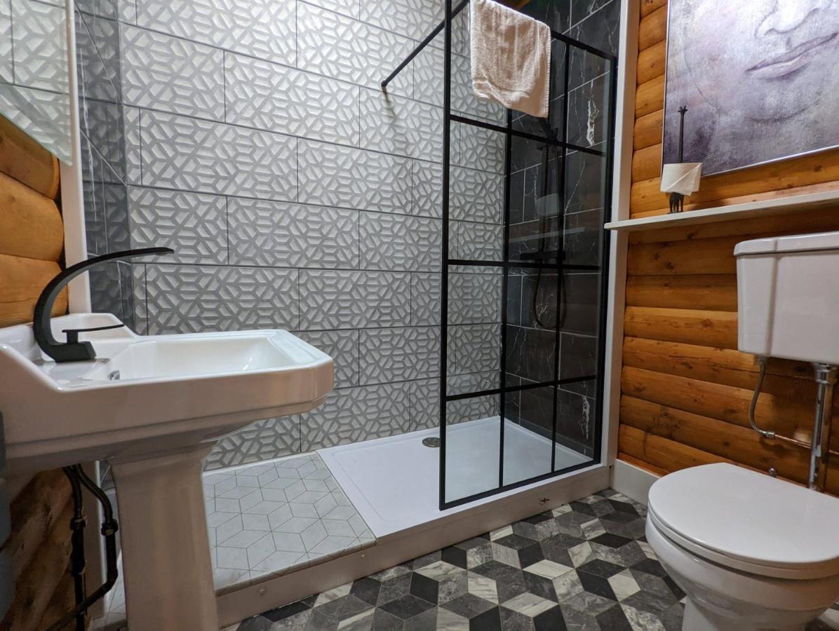 הוילה Balnald Kaoglen-Spruce-Hot Tub-Forrest Setting-Pet Friendly מראה חיצוני תמונה